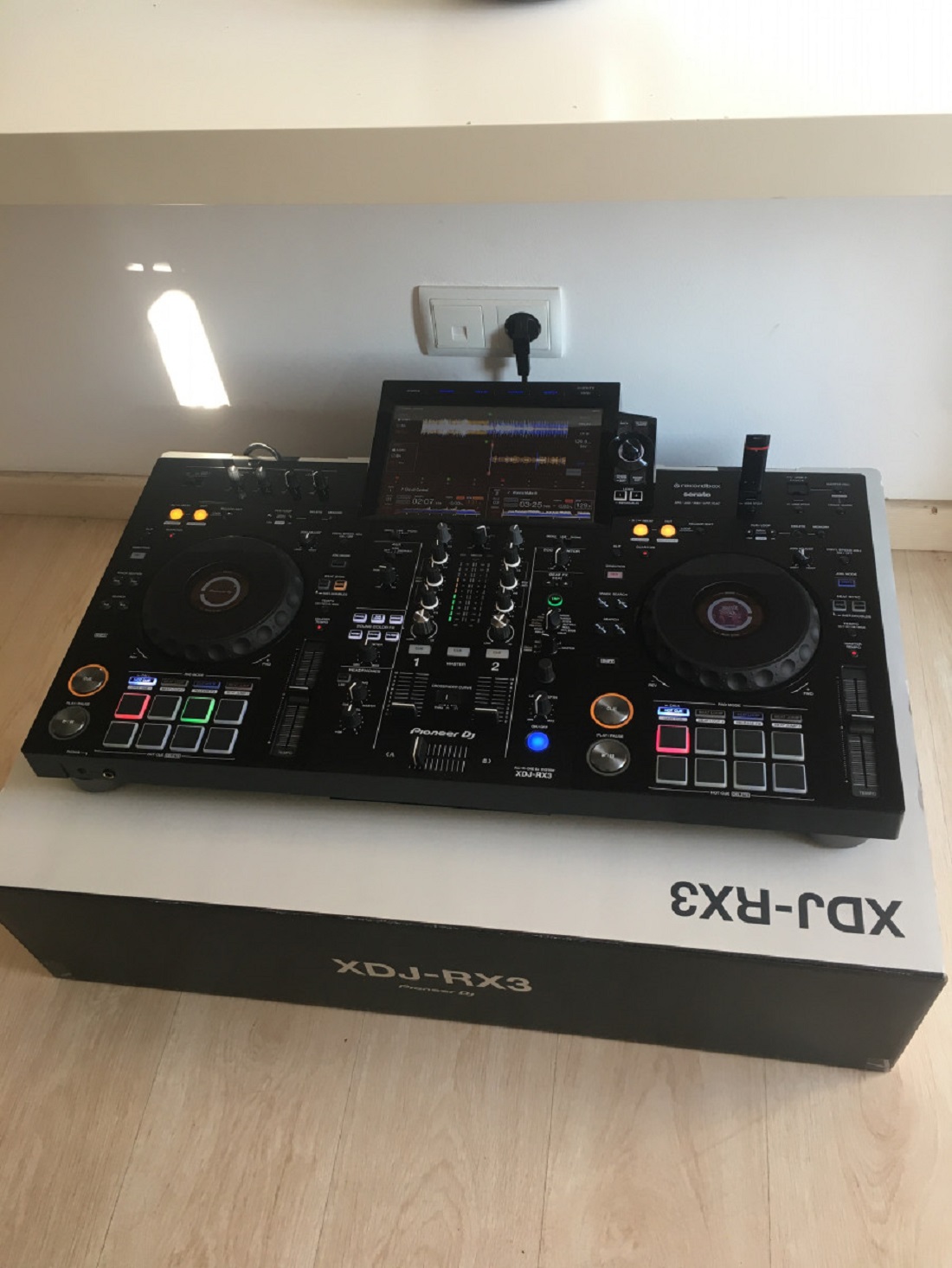 DJ (3).jpg